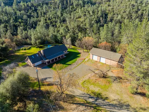 View/Area - 21622 W Elk Trl, Redding, CA 96003 photo 10 of 13
