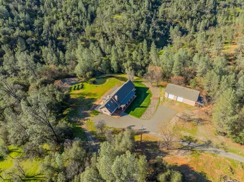 View/Area - 21622 W Elk Trl, Redding, CA 96003 photo 3 of 13