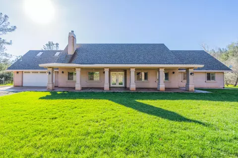 21622 W Elk Trl, Redding, CA 96003