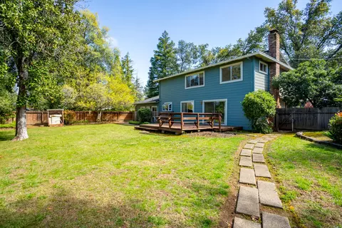 Exterior - 530 Joaquin Ave, Redding, CA 96002 photo 2 of 9