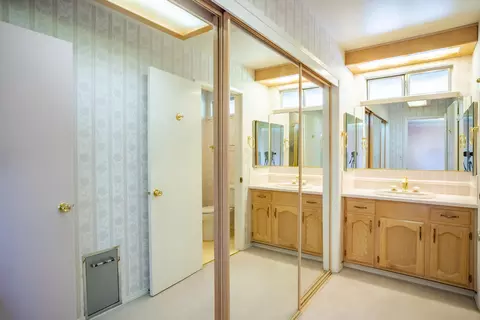 Bath - 530 Joaquin Ave, Redding, CA 96002 photo 1 of 5