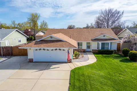 2473 Maywood Ln, Redding, CA 96003
