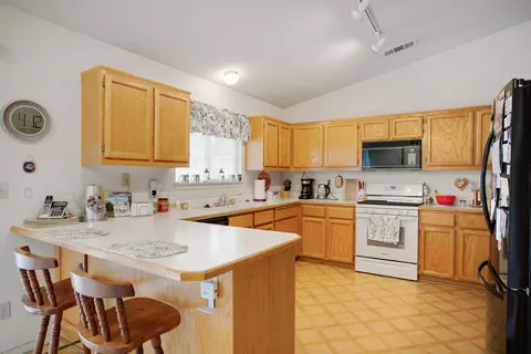 Kitchen - 2473 Maywood Ln, Redding, CA 96003 photo 3 of 5