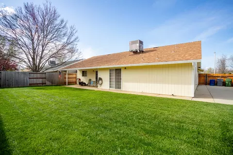 Exterior - 2473 Maywood Ln, Redding, CA 96003 photo 5 of 9