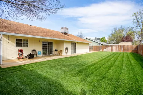 Exterior - 2473 Maywood Ln, Redding, CA 96003 photo 4 of 9