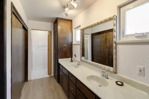 Bath - 8476 Rocklin Way, Redding, CA 96001 photo 2 of 3