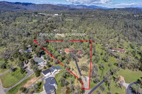 View/Area - 8476 Rocklin Way, Redding, CA 96001 photo 4 of 7