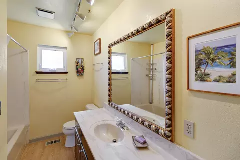 Bath - 8476 Rocklin Way, Redding, CA 96001 photo 3 of 3