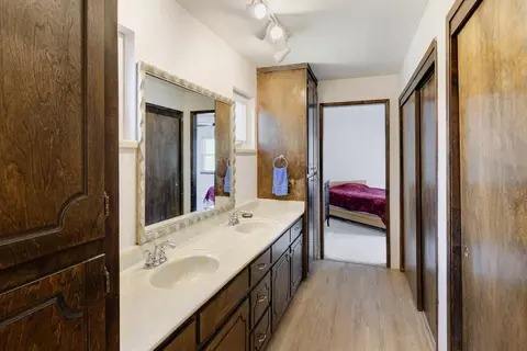 Bath - 8476 Rocklin Way, Redding, CA 96001 photo 1 of 3
