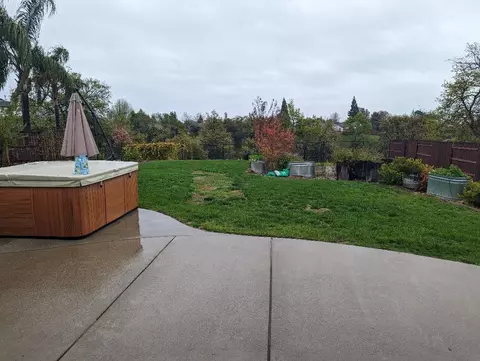 Exterior - 2829 Aspen Glow Ln, Redding, CA 96001 photo 5 of 8