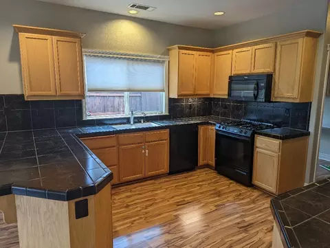 Kitchen - 2829 Aspen Glow Ln, Redding, CA 96001 photo 2 of 3