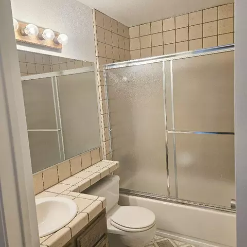 Bath - 426 Ridgecrest Trl #224, Redding, CA 96003 photo 1 of 2