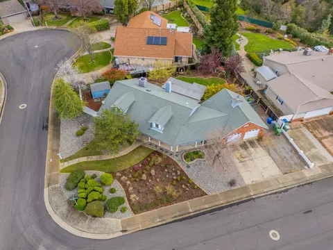 Exterior - 819 Cardiff Ct, Redding, CA 96003 photo 16 of 25