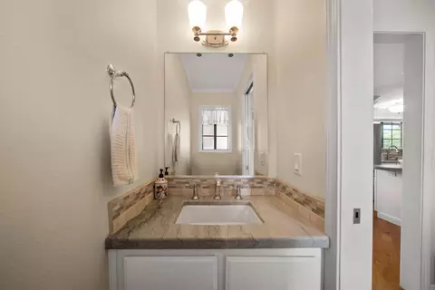 Bath - 819 Cardiff Ct, Redding, CA 96003 photo 5 of 5
