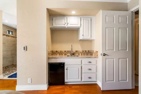 Kitchen - 819 Cardiff Ct, Redding, CA 96003 photo 8 of 8