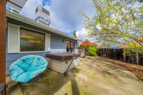 Exterior - 819 Cardiff Ct, Redding, CA 96003 photo 23 of 25