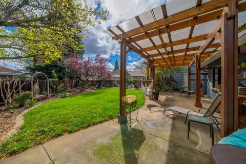 Exterior - 819 Cardiff Ct, Redding, CA 96003 photo 9 of 25