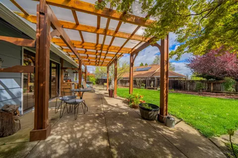 Exterior - 819 Cardiff Ct, Redding, CA 96003 photo 5 of 25