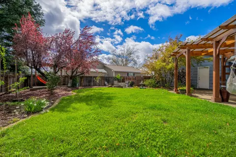 Exterior - 819 Cardiff Ct, Redding, CA 96003 photo 6 of 25