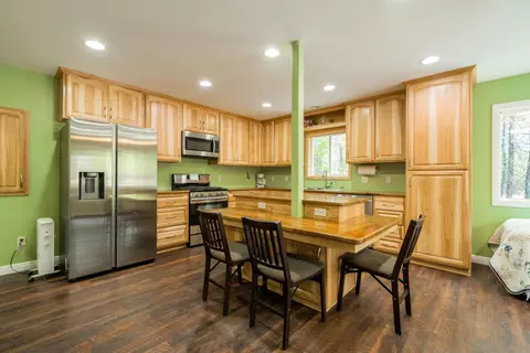 Kitchen - 6880 Samiret Ln, Shingletown, CA 96088 photo 6 of 8