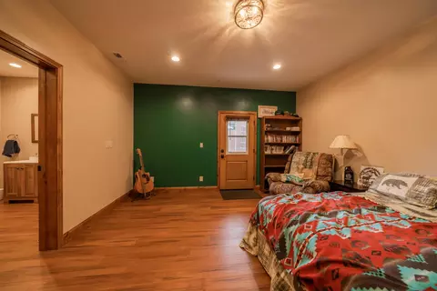 Bedroom - 6880 Samiret Ln, Shingletown, CA 96088 photo 3 of 7