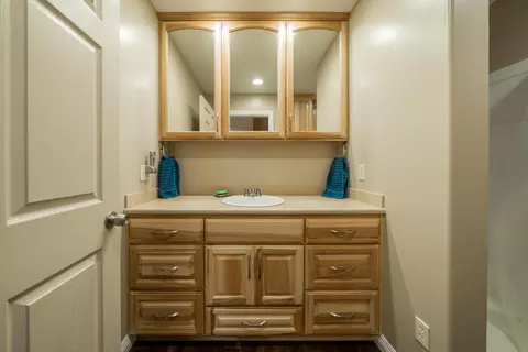 Bath - 6880 Samiret Ln, Shingletown, CA 96088 photo 5 of 7