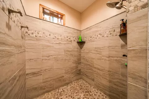 Bath - 6880 Samiret Ln, Shingletown, CA 96088 photo 3 of 7