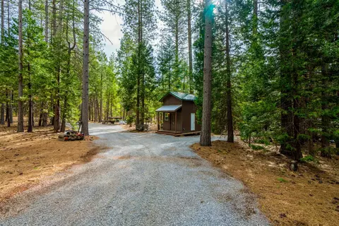 Exterior - 6880 Samiret Ln, Shingletown, CA 96088 photo 10 of 15