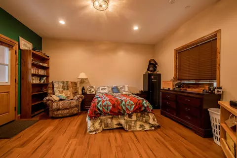 Bedroom - 6880 Samiret Ln, Shingletown, CA 96088 photo 4 of 7