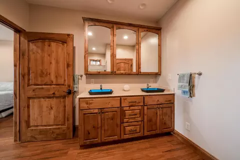 Bath - 6880 Samiret Ln, Shingletown, CA 96088 photo 2 of 7
