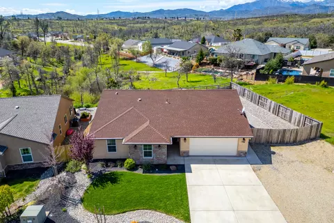 3543 Americana Way, Redding, CA 96003 photo 2