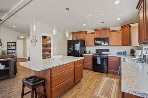 3543 Americana Way, Redding, CA 96003 photo 7