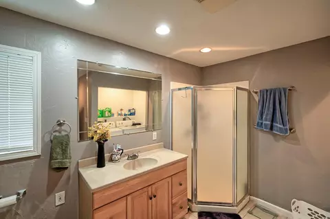 Bath - 1005 South St, Redding, CA 96001 photo 3 of 3