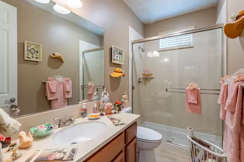 Bath - 6136 Lucca Trl, Redding, CA 96003 photo 5 of 5