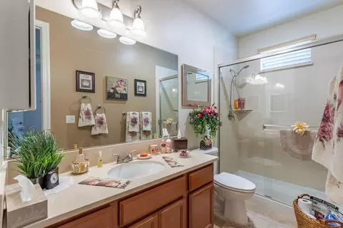 Bath - 6136 Lucca Trl, Redding, CA 96003 photo 4 of 5