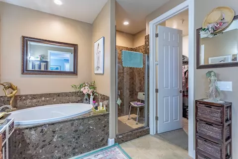 Bath - 6136 Lucca Trl, Redding, CA 96003 photo 3 of 5