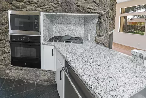 Kitchen - 1585 Robinson Dr, Red Bluff, CA 96080 photo 4 of 4