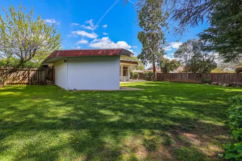 Exterior - 1585 Robinson Dr, Red Bluff, CA 96080 photo 5 of 13