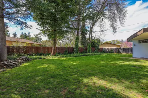 Exterior - 1585 Robinson Dr, Red Bluff, CA 96080 photo 9 of 13