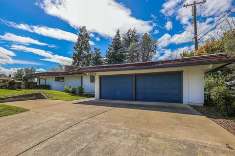 Exterior - 1585 Robinson Dr, Red Bluff, CA 96080 photo 3 of 13