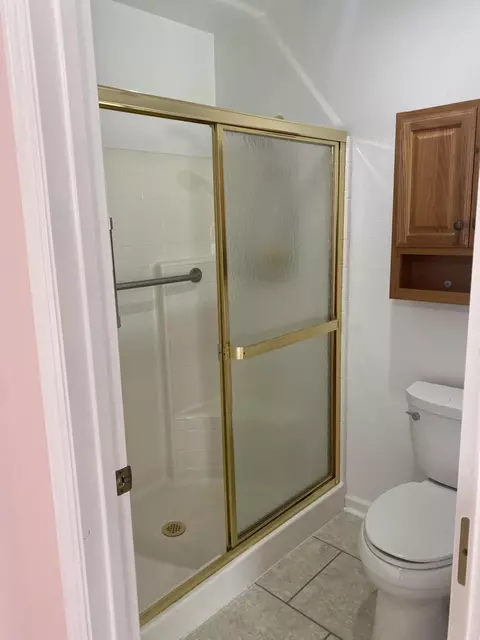 Bath - 1944 Wineberry Path, Redding, CA 96003 photo 2 of 3