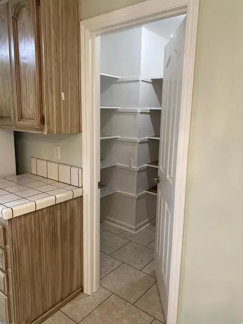 Kitchen - 1944 Wineberry Path, Redding, CA 96003 photo 6 of 6