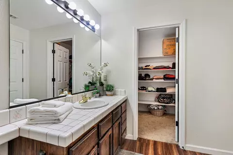 Bath - 3158 Howard Dr, Redding, CA 96001 photo 2 of 4