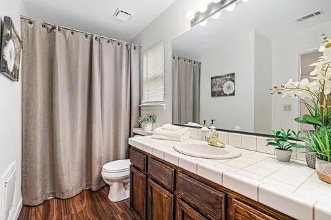 Bath - 3158 Howard Dr, Redding, CA 96001 photo 1 of 4