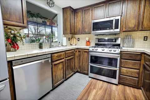 Kitchen - 3158 Howard Dr, Redding, CA 96001 photo 2 of 7