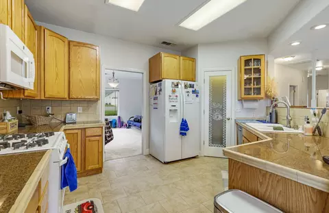 Kitchen - 5846 Diamond Ridge Dr, Redding, CA 96003 photo 3 of 3