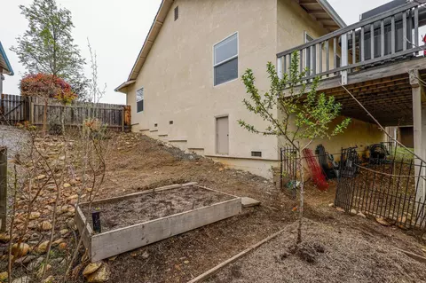 Exterior - 5846 Diamond Ridge Dr, Redding, CA 96003 photo 8 of 12