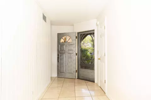Entry Way - 1525 Robinson Dr, Red Bluff, CA 96080 photo 1 of 3