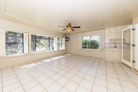 Living - 1525 Robinson Dr, Red Bluff, CA 96080 photo 2 of 5