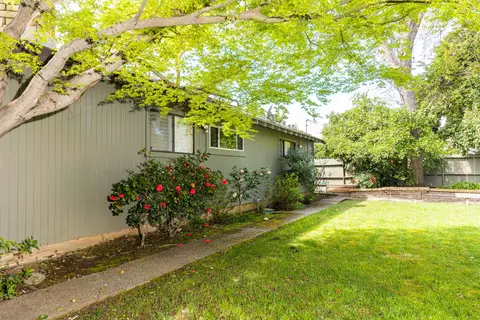 Exterior - 1525 Robinson Dr, Red Bluff, CA 96080 photo 6 of 7